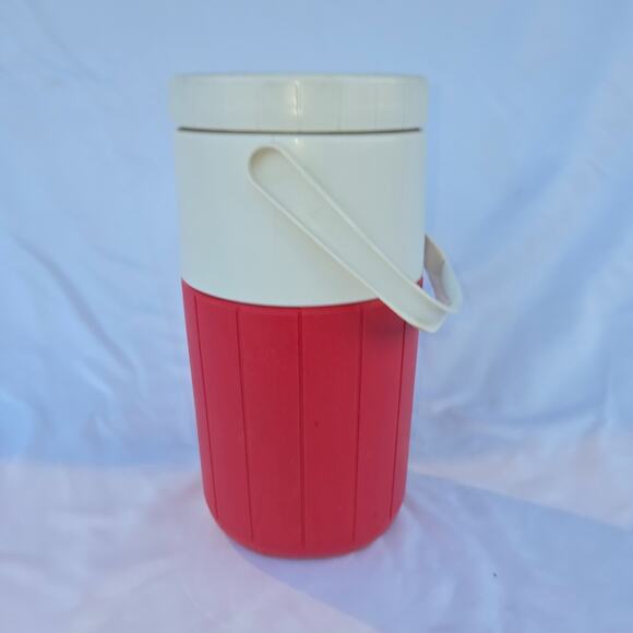 Marlboro Coleman Cooler Water Jug 1/2 Gallon Vintage Swivel Spout Handles Red - Picture 4 of 15